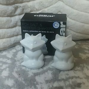 Fox salt and pepper shakers